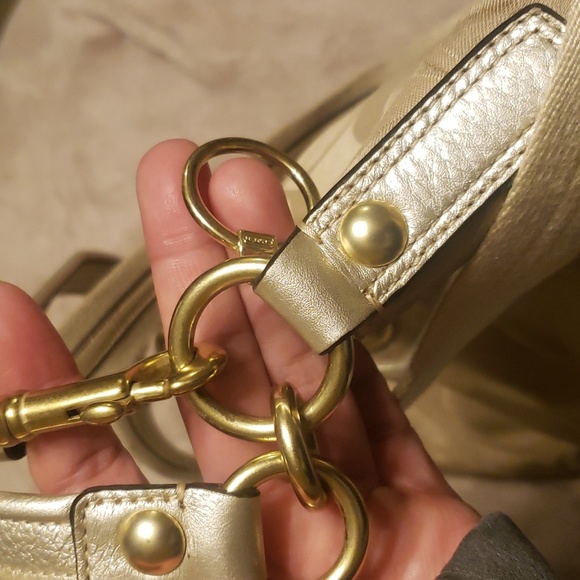 Coach crossbody/ should pursue - Picture 10 of 12